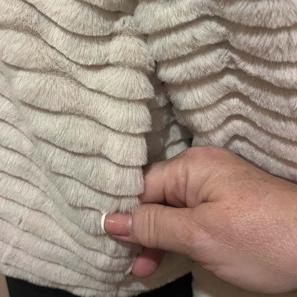 Betsey Johnson Faux Mink Fur Ivory White Short Cropped Jacket, Size Small - Picture 5 of 10